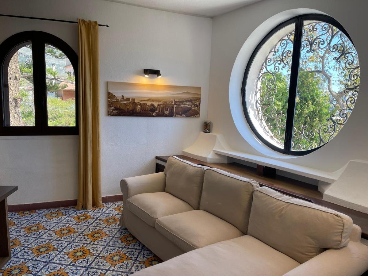 John Sea Suites Giardini Naxos Exteriér fotografie