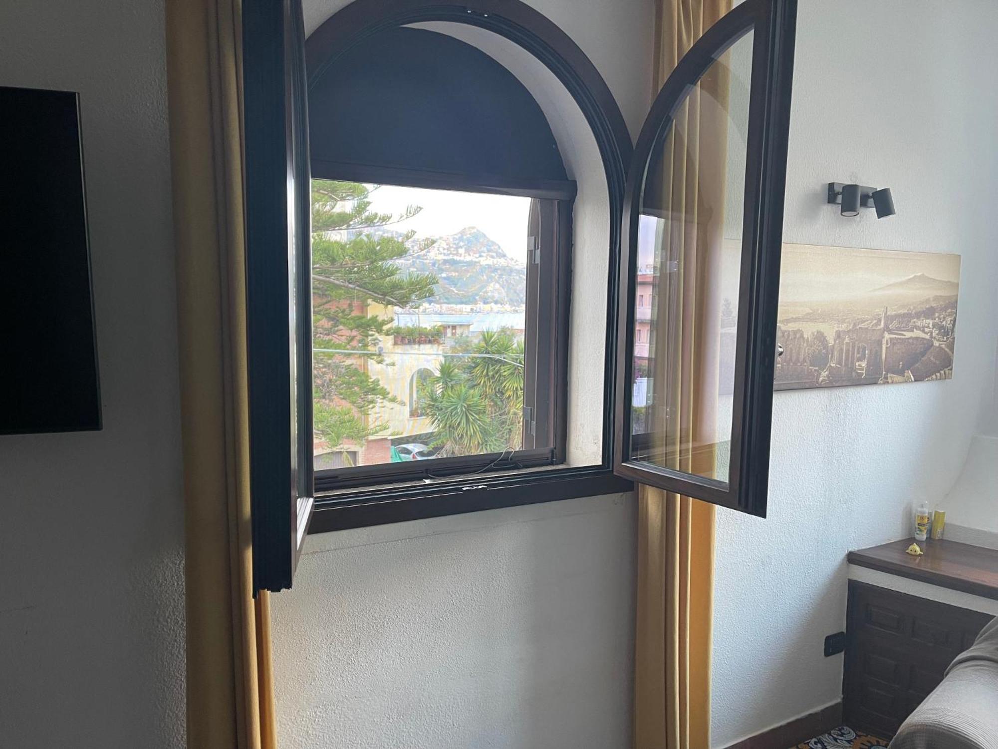 John Sea Suites Giardini Naxos Exteriér fotografie